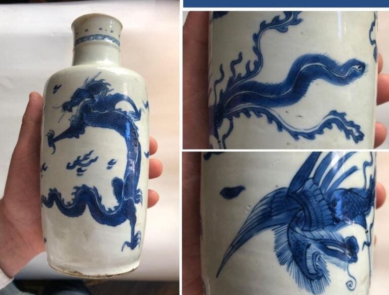 VASE ROULEAU EN PORCELAINE DE TYPE " BLEU DE HUÊ "