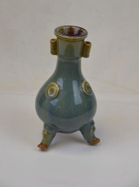 VASE TRIPODE EN GRES FLAMME, SHIWAN