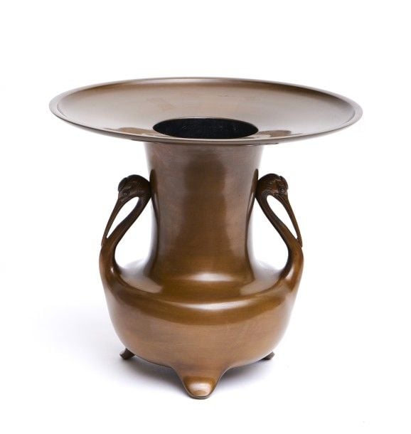 Vase usubata en bronze brillant à patine marron clai