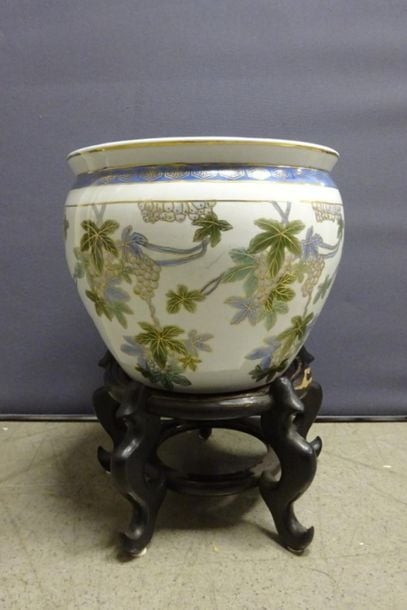 VASQUE A POISSONS / AQUARIUM EN PORCELAINE A DECOR EMAILLE POLYCHROME
