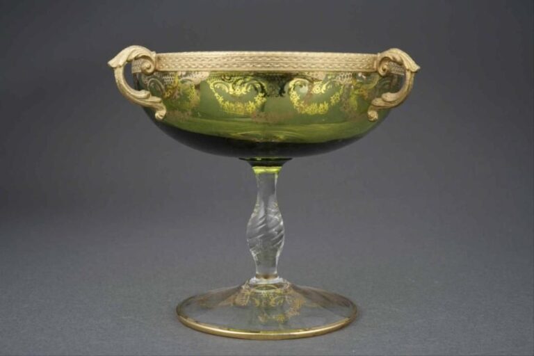 VENISE Petite coupe sur pied en verre de Murano à décor de guirlandes florales dorée