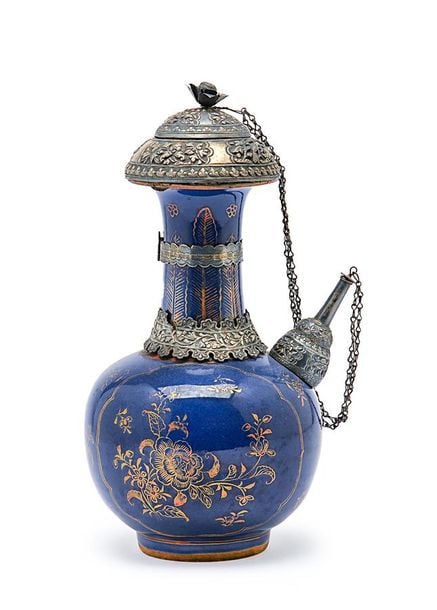 VERSEUSE KENDI EN PORCELAINE DITE " BLEU POUDRÉ "