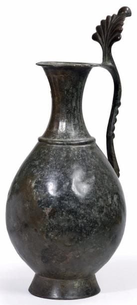 Verseuse post-sassanide en bronze