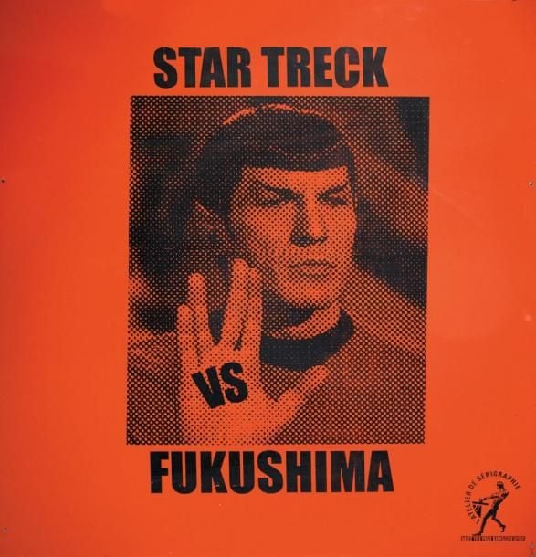 Versus 2 - Affiche Star Trek VS Fukushima France, 2011 Sérigraphie sur aluminium - Rouge - 80 x 75 cm