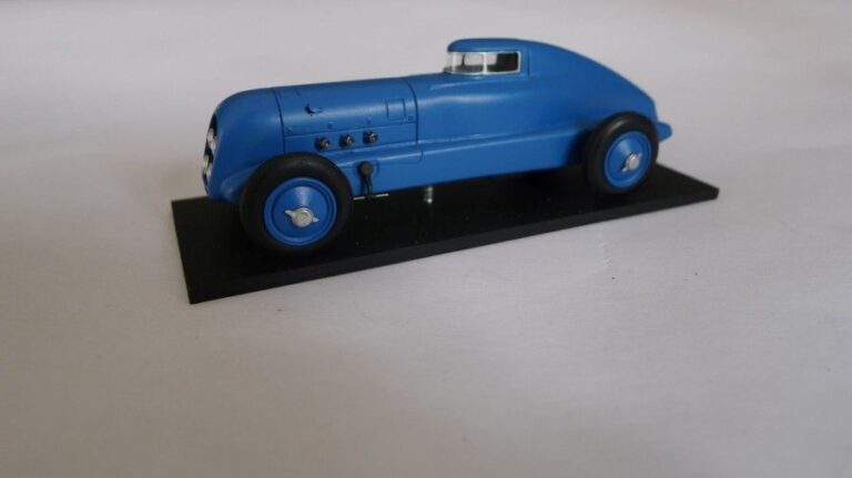 «Vivasport» - Miniature à l'échelle du 1/43e de la voiture dessinée par l'ingénieur Riffard père des avions Caudron de cours