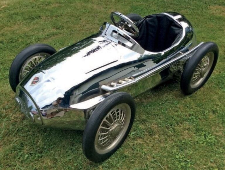 VOITURE D'ENFANT chromée Hau