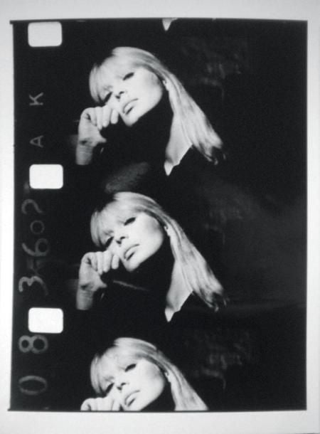 WARHOL Nico, 1966 (Velvet Underground) Photogramme d'un film de Andy Warhol Titré et daté au dos par Gérard Malanga 22 x 17 cm