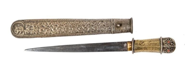 [X] DAGUE / COUTEAU ET SON FOURREAU EN ARGENT ET VERMEIL