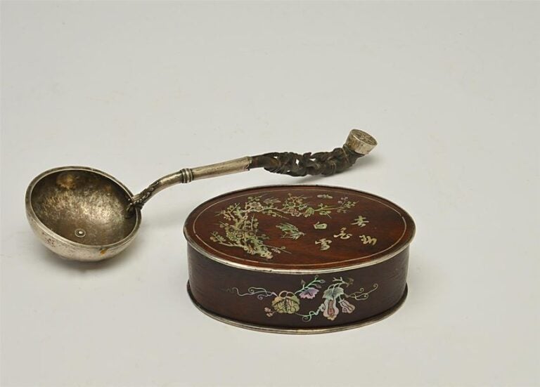 [X] LOT DE DEUX (2) OBJETS