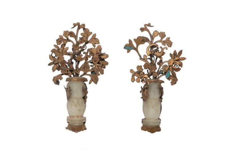 [X] PAIRE D'ORNEMENTS EN JADE NEPHRITE