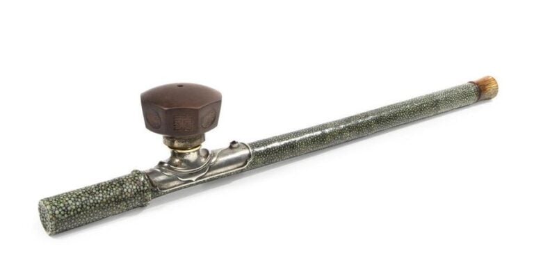 [X] PIPE À OPIUM EN GALUCHAT