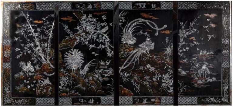 [X] QUADRIPTYQUE DE PANNEAUX LAQUES ET A DECOR INCRUSTE DE NACRE PAR HONG PHUOC