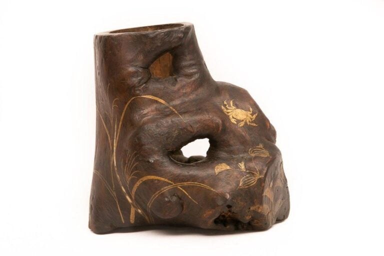 [X] VASE EN BOIS NOUEUX, USUBATA POUR L’IKEBANA