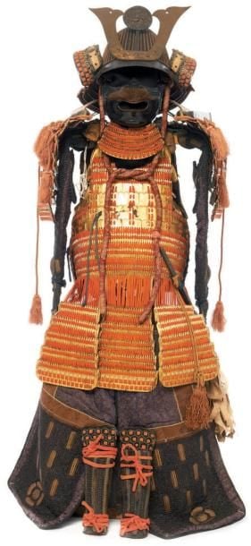 Yoroi (armure japonaise) complète avec protection des jambes, masque facial, casque avec maedashi et bâton de commandan
