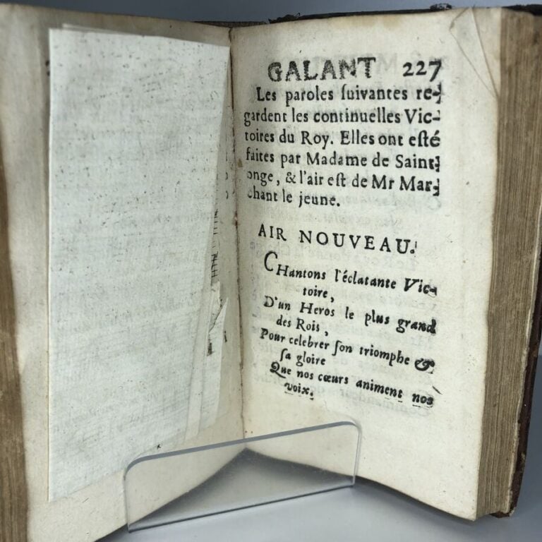 ANONYME. - Mercure Galant dédié à Monseigneur Le Dauphin. Édité à Paris chez Mi…