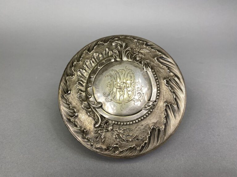 Boîte couverte de forme ronde en argent (925) ornée d'un médaillon chiffré soul…