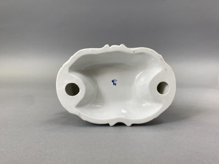CAPODIMONTE - Groupe en porcelaine émaillée polychrome représentant une scène g…
