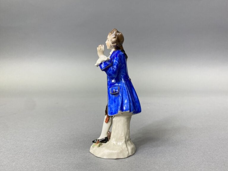 CAPODIMONTE - Groupe en porcelaine émaillée polychrome représentant une scène g…