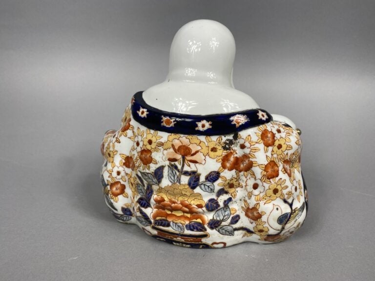 Chine - Bouddha rieur en céramique moulé dans les tons Imari - H : 20,5 cm