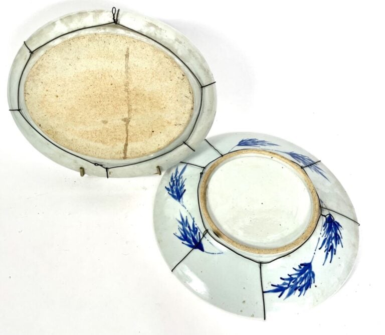 CHINE - Deux plats bleu/blanc - Longueur : 34 cm et diamètre : 34 cm - On joint…