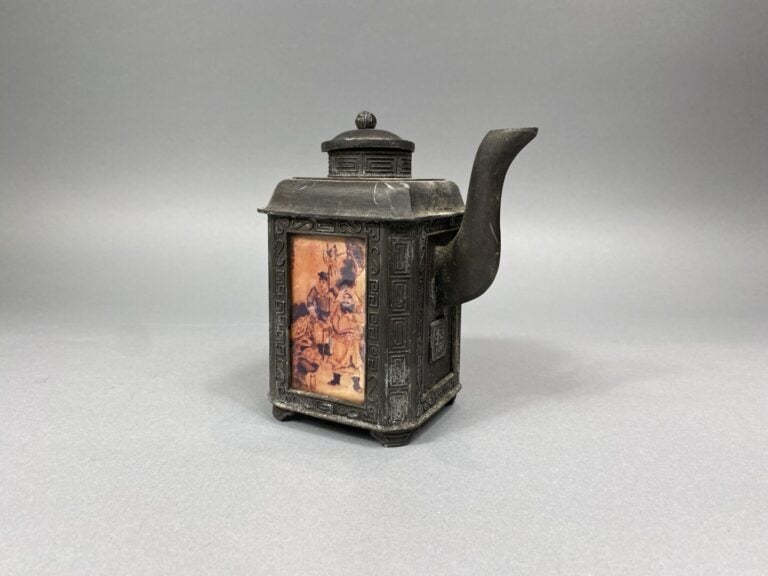 Chine - Ensemble d'une dizaine de tabatières à décor de personnages, frises feu…