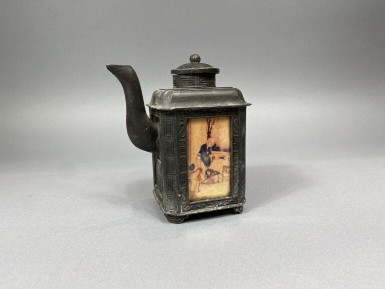 Chine - Ensemble d'une dizaine de tabatières à décor de personnages, frises feu…