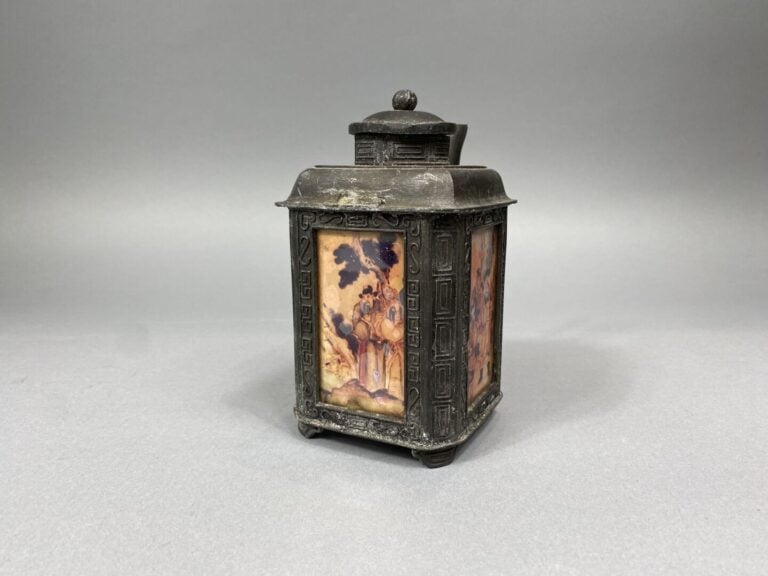 Chine - Ensemble d'une dizaine de tabatières à décor de personnages, frises feu…