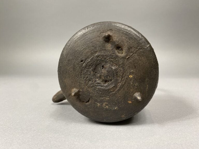 Chine - Ensemble de deux théières en bronze - H : 12.5 cm