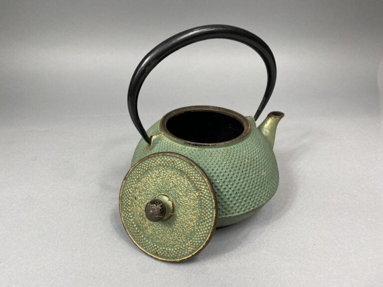 Chine - Ensemble de deux théières en bronze - H : 12.5 cm