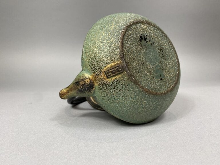 Chine - Ensemble de deux théières en bronze - H : 12.5 cm