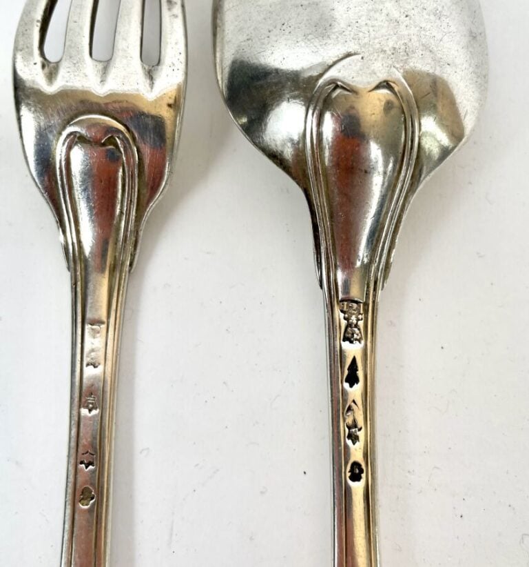 Couvert en argent filet monogrammé TM, traces de poinçons XVIIIème.Poids : 165…