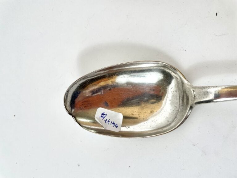 Cuilllère à ragoût en argent (traces de poinçons anciens) Poids : 154 g - (acci…