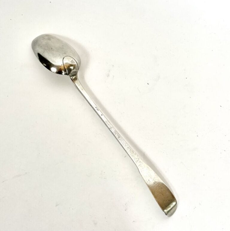 Cuilllère à ragoût en argent (traces de poinçons anciens) Poids : 154 g - (acci…
