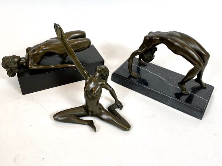 Ensemble de 3 bronzes patinés "Femmes nues"