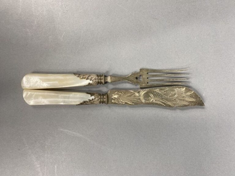 Ensemble de 6 fourchettes et 6 couteaux en argent (925) et manche en nacre - Po…