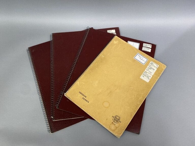 Ensemble de quatre carnets de dessins à l'aquarelle et croquis comprenant des v…