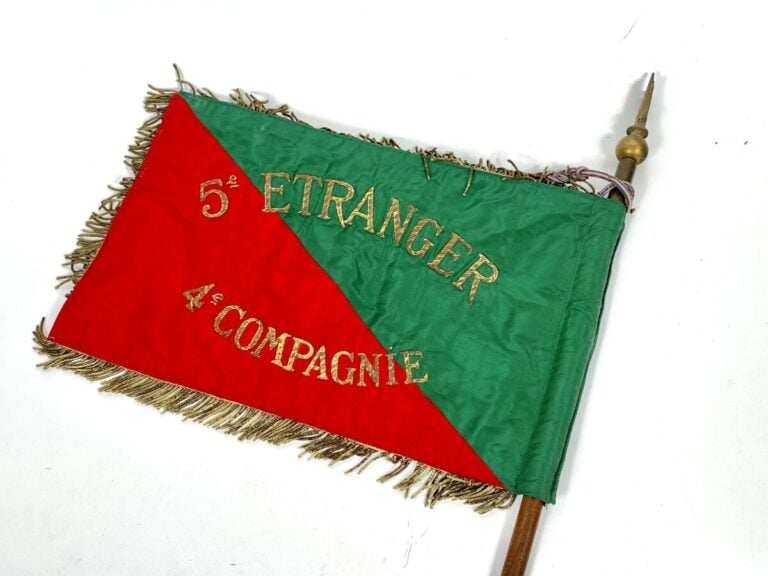 Fanion brodé sur les deux faces : 1) 5e Régiment du Tonkin / 2) 5e Etranger 4e…
