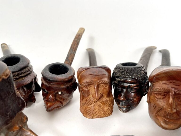 Fort et intéressant lot de pipes en bruyères sculptées (en majorité de Saint-Cl…