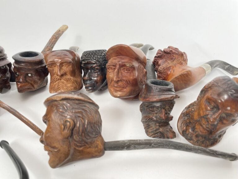 Fort et intéressant lot de pipes en bruyères sculptées (en majorité de Saint-Cl…