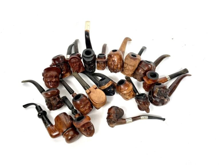 Fort et intéressant lot de pipes en bruyères sculptées (en majorité de Saint-Cl…
