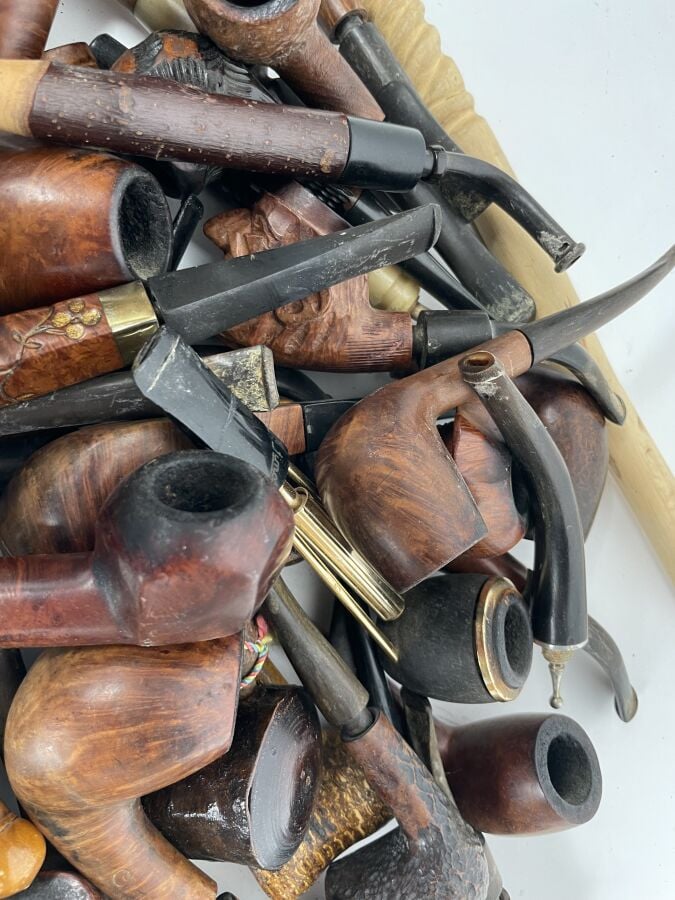 Fort lot de pipes en bruyère toutes marques: Chacom, Saint-Claude., Italie... -…