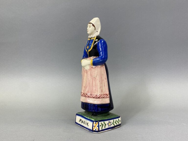 HENRIOT-QUIMPER - Sujet en faïence émaillée polychrome représentant une femme e…