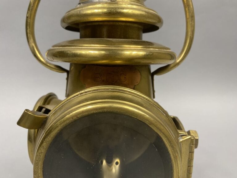 Lampe de fiacre en laiton doré - Marqué "B.R.C" - H : 30 cm - (enfoncements, tr…
