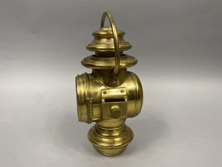 Lampe de fiacre en laiton doré - Marqué "B.R.C" - H : 30 cm - (enfoncements, tr…