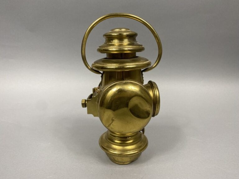 Lampe de fiacre en laiton doré - Marqué "B.R.C" - H : 30 cm - (enfoncements, tr…