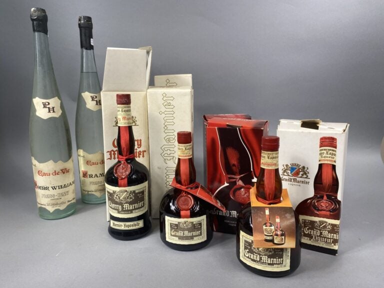 Lot d'eau de vie et liqueurs comprenant : - - Une bouteille de PREISS-HENNY, ea…