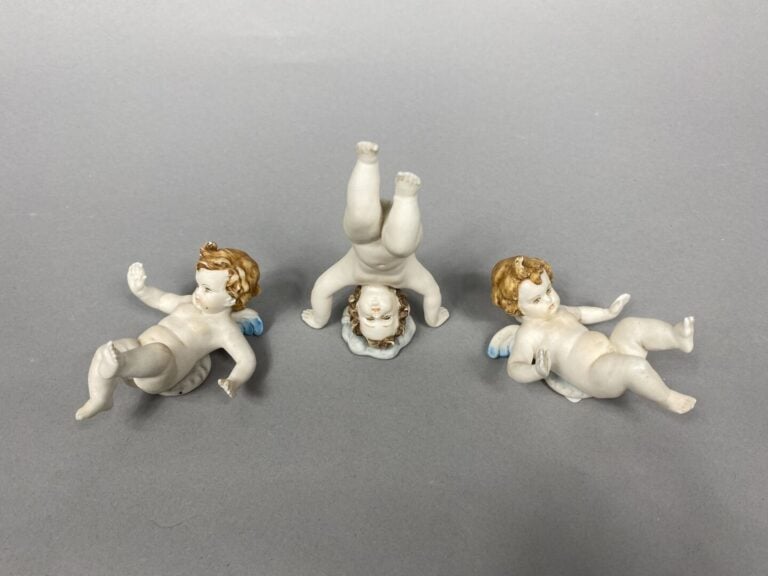 Lot de bibelots divers comprenant un buste de femme en biscuit, trois angelots…