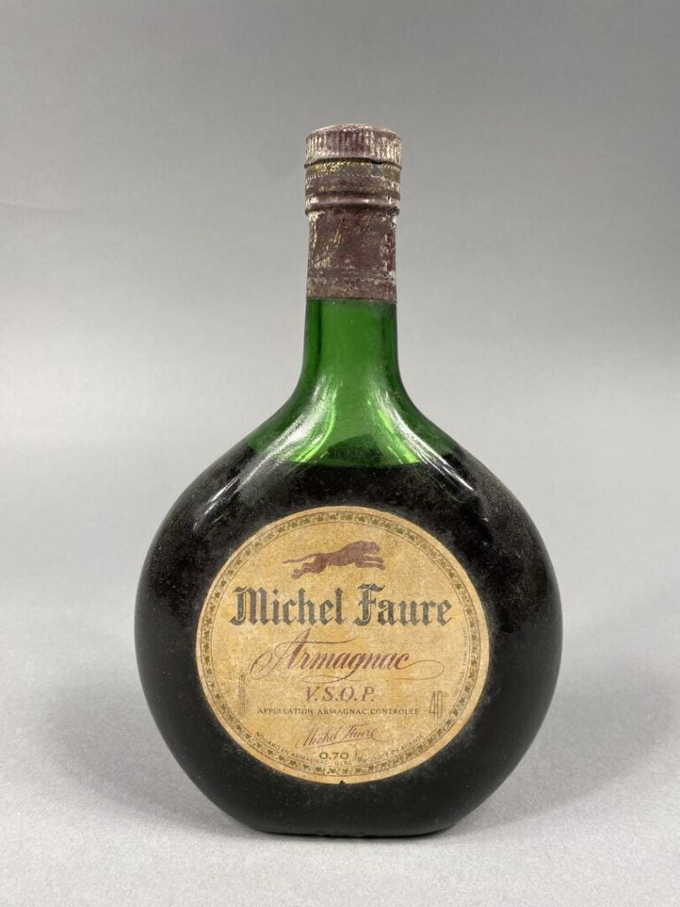Lot de deux bouteilles d'armagnac comprenant : - - MICHEL FAURE, une bouteille,…