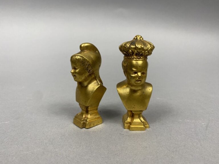 Lot de deux sceaux en bronze doré figurant la Royauté attristée et la Républiqu…