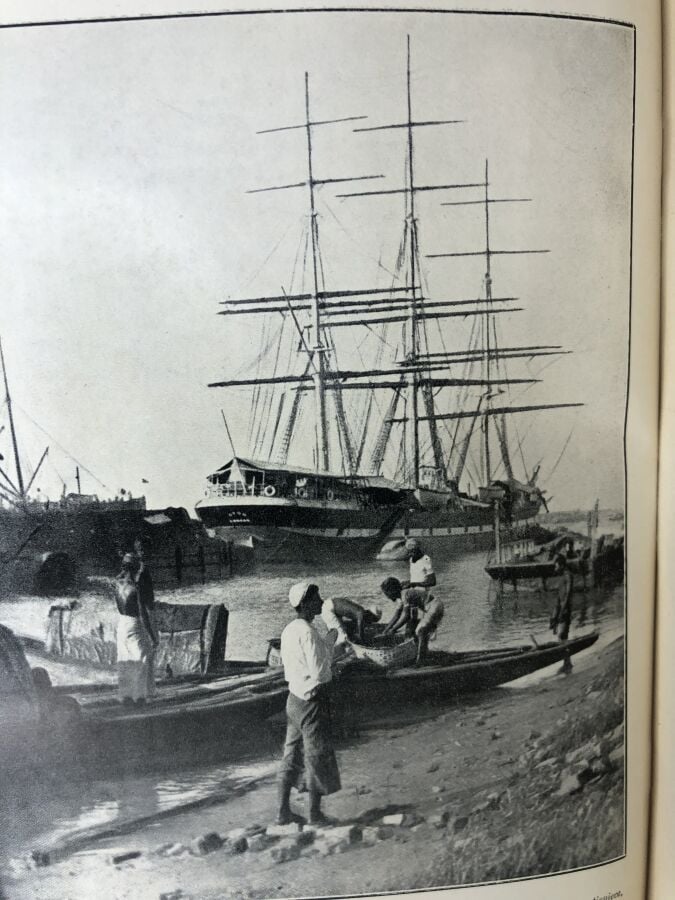 LUBBOCK (Basil). - Coole ships and oil sailers. Édité à Glasgow chez Brown, son…